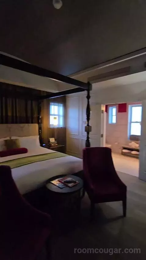 Courtyard Superior King Room (#309) bed picture #6