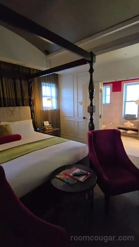 Courtyard Superior King Room (#309) picture #5