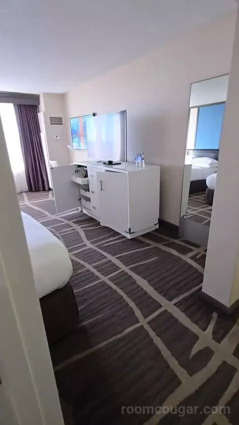 Deluxe Room with Two Double Beds - High Floor (#924) bed picture #1
