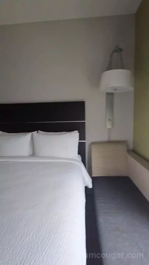 Queen Room with Two Queen Beds (#118) bed picture #3