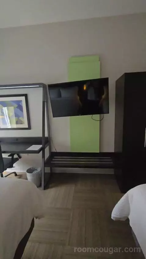 Queen Room with Two Queen Beds (#118) bed picture #4