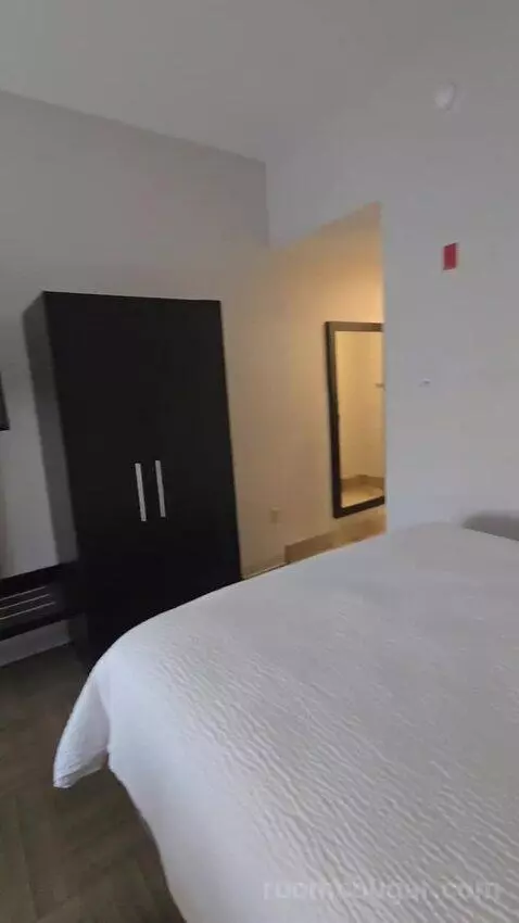 Queen Room with Two Queen Beds (#118) bed picture #5