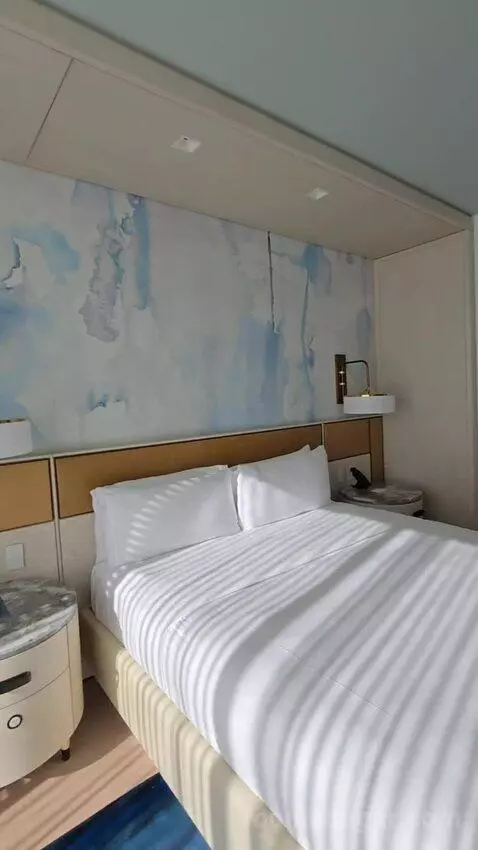 One Bedroom King Suite with Lagoon View, Accessible (#722) bed picture #7