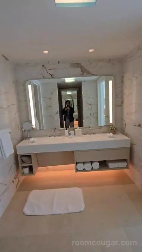 One Bedroom King Suite with Lagoon View, Accessible (#722) bathroom picture #5