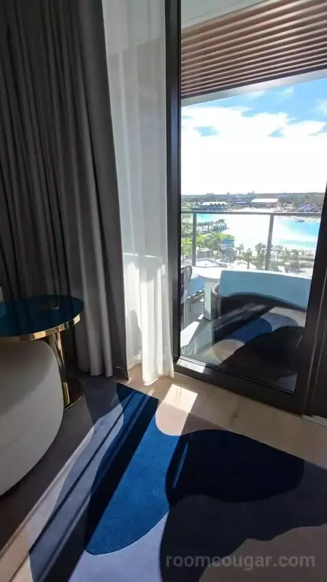 One Bedroom King Suite with Lagoon View, Accessible (#722) view picture #2