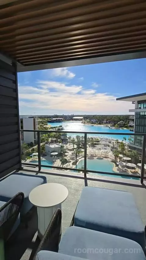 One Bedroom King Suite with Lagoon View, Accessible (#722) view picture #4