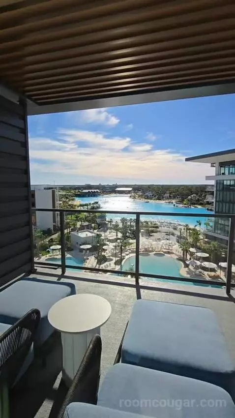 One Bedroom King Suite with Lagoon View, Accessible (#722) view picture #5