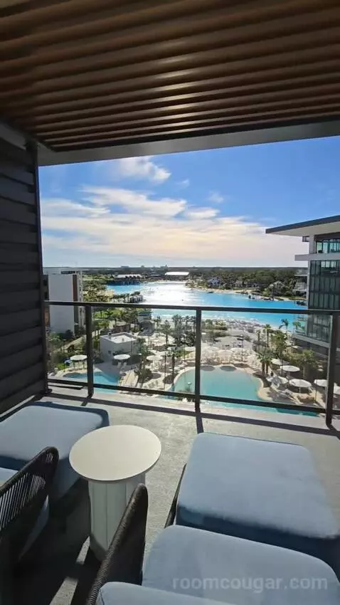 One Bedroom King Suite with Lagoon View, Accessible (#722) view picture #6