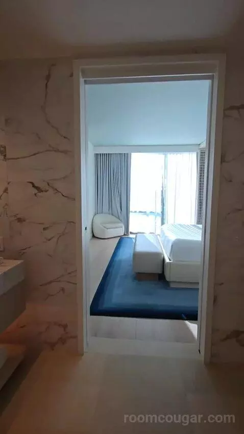 One-Bedroom King Suite with Lagoon View (#522) bed picture #1