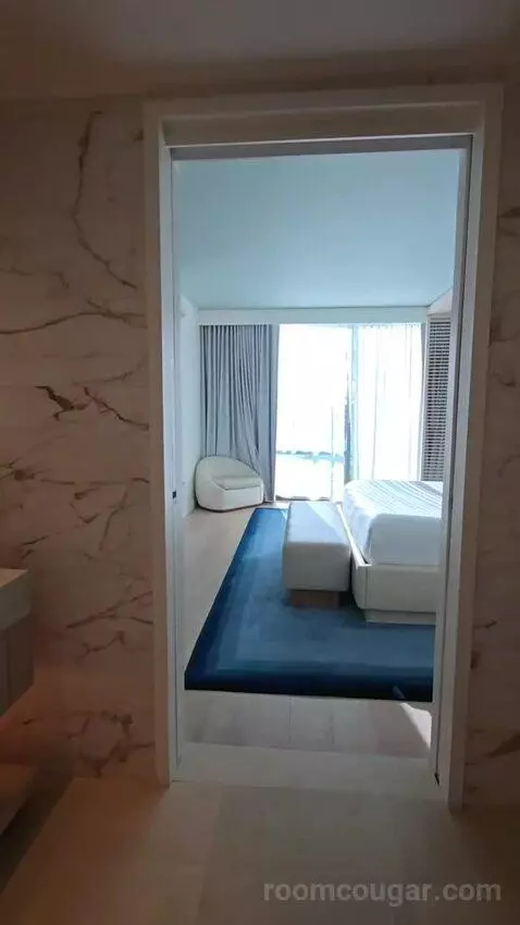 One-Bedroom King Suite with Lagoon View (#522) bed picture #2