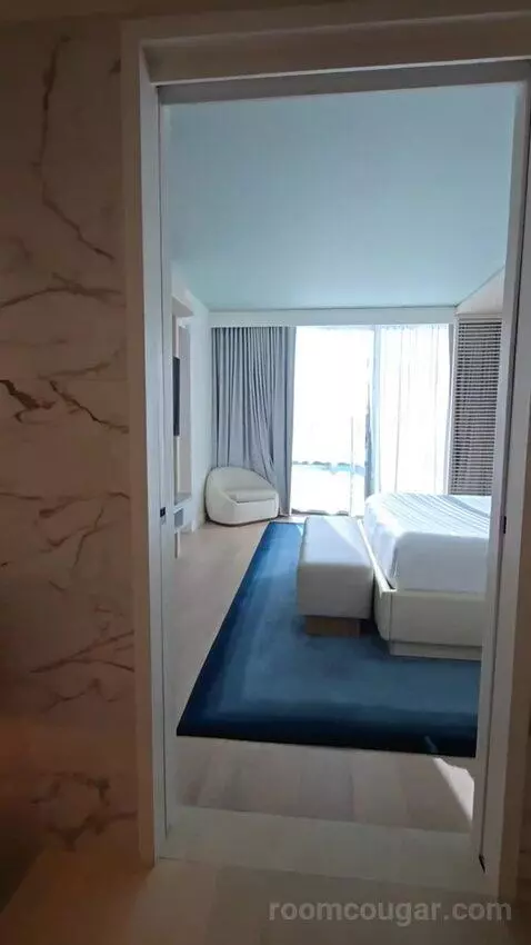 One-Bedroom King Suite with Lagoon View (#522) bed picture #4