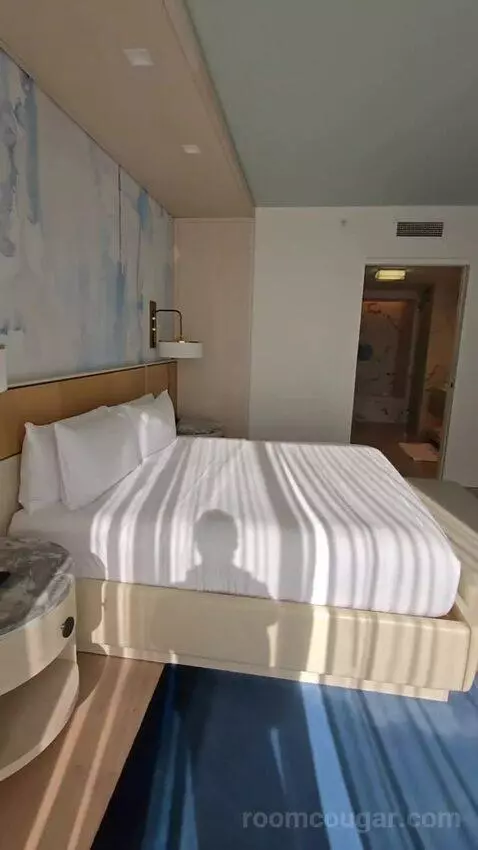 One-Bedroom King Suite with Lagoon View (#522) bed picture #8