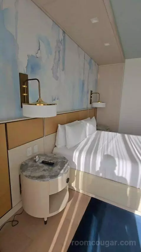 One-Bedroom King Suite with Lagoon View (#522) bed picture #12
