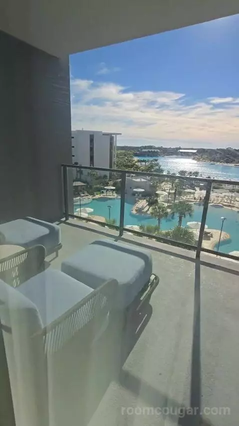 One-Bedroom King Suite with Lagoon View (#522) view picture #9