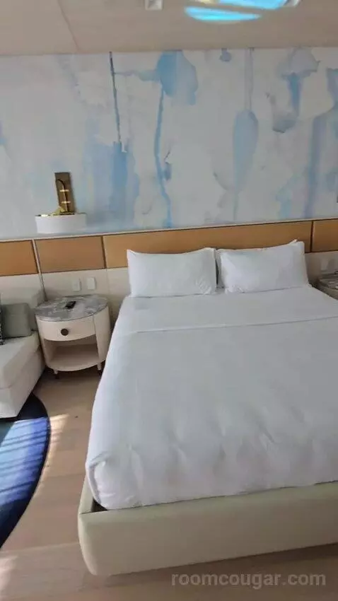 King Room with Balcony and Lagoon View (#726) bed picture #8