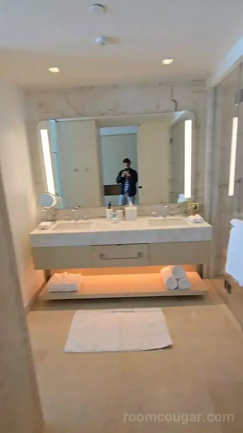 King Room with Balcony and Lagoon View (#726) bathroom picture #10