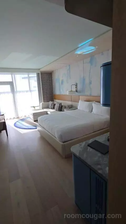 King Room with Balcony and Lagoon View (#726) view picture #4