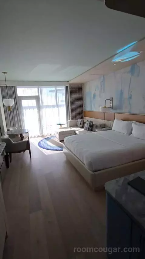 King Room with Balcony and Lagoon View (#726) view picture #8