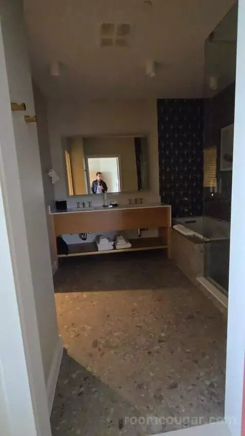 Two-Bedroom King Suite with Two Queen Beds (#104) bathroom picture #2