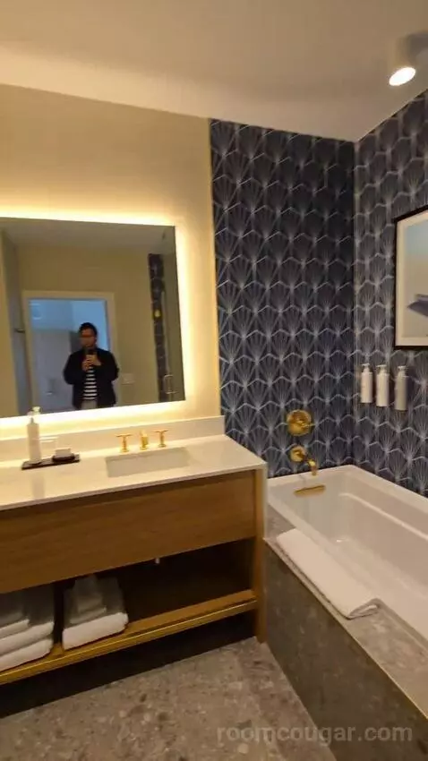 Two-Bedroom King Suite with Two Queen Beds (#104) bathroom picture #6