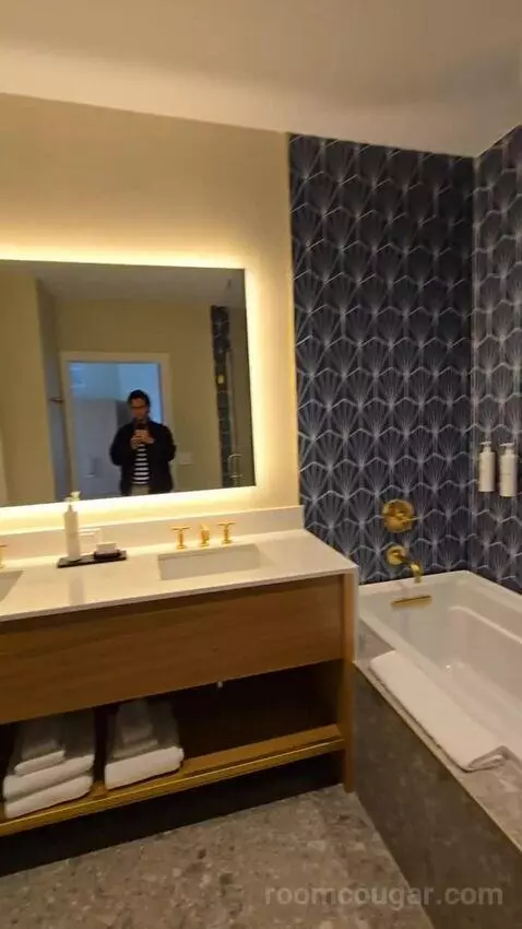 Two-Bedroom King Suite with Two Queen Beds (#104) bathroom picture #7