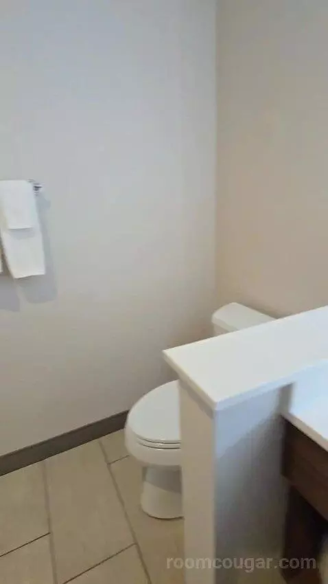 1 King Standard (#106) bathroom picture #5