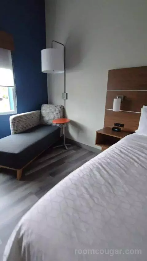 1 King Standard (#106) bed picture #2