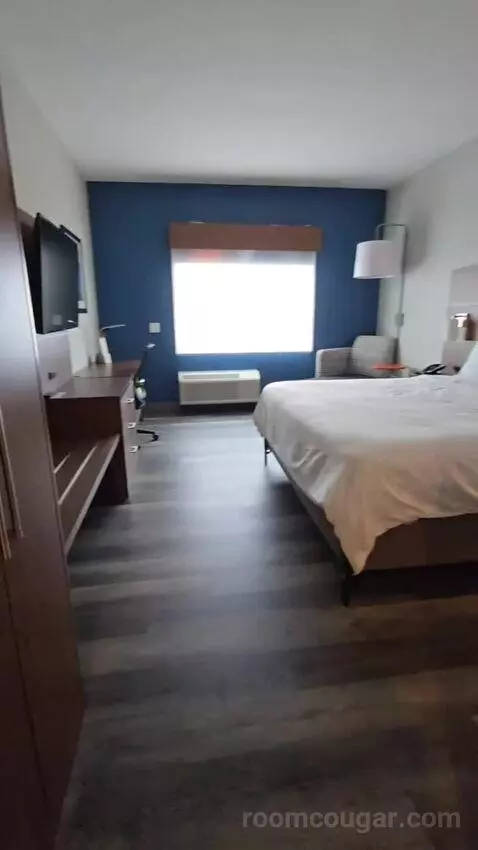 King Room - Hearing Accessible (#427) bed picture #2