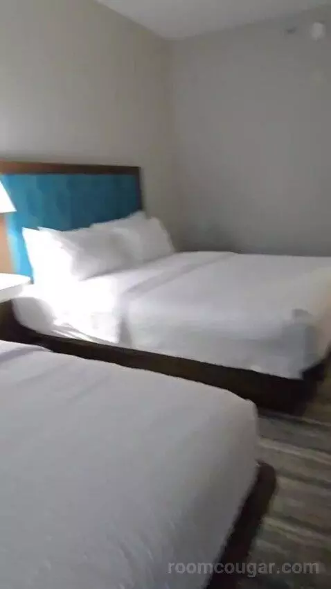 2 Queen Beds Nonsmoking (#119) bed picture #7