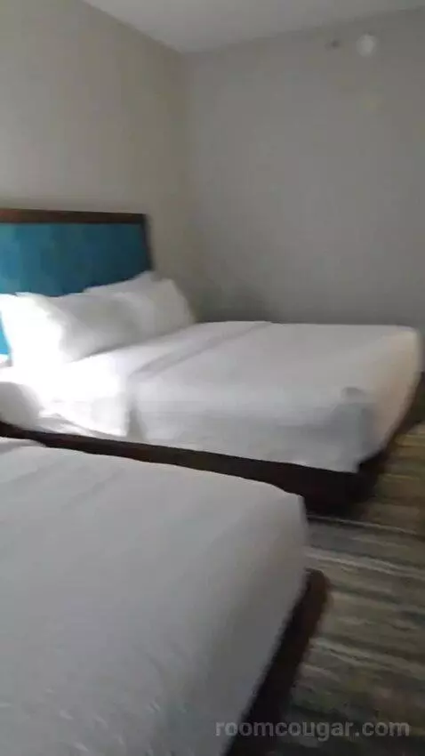 2 Queen Beds Nonsmoking (#119) bed picture #8
