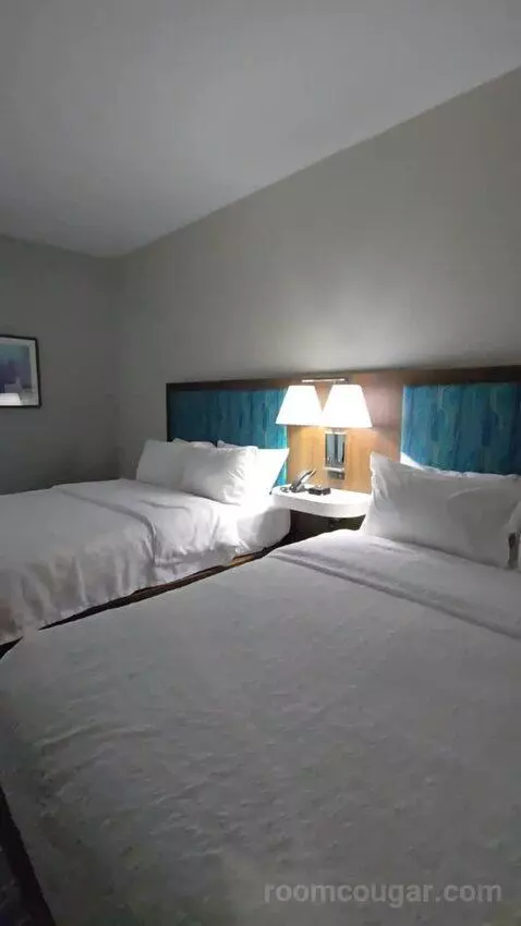 2 Queen Beds Nonsmoking (#119) bed picture #9