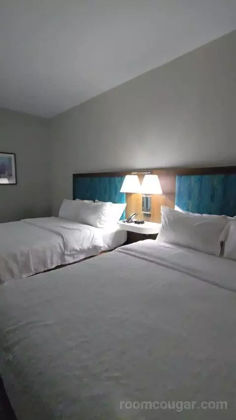 2 Queen Beds Nonsmoking (#119) bed picture #10