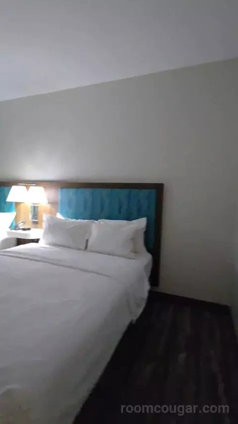 2 Queen Beds Nonsmoking (#119) bed picture #11