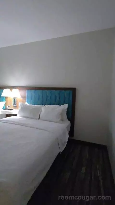 2 Queen Beds Nonsmoking (#119) bed picture #12