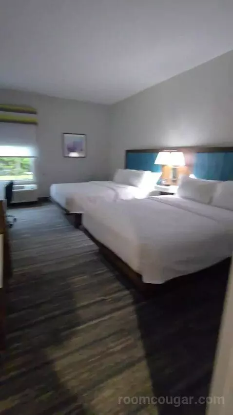 2 Queen Beds Nonsmoking (#119) bed picture #1