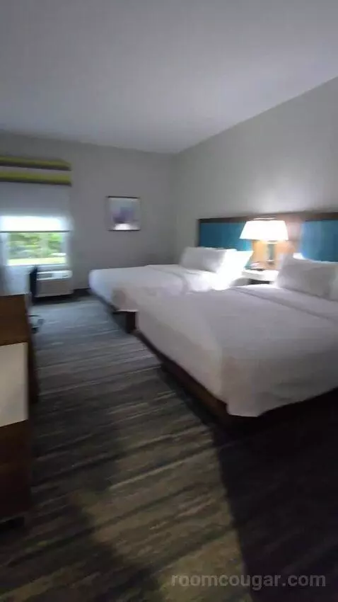 2 Queen Beds Nonsmoking (#119) bed picture #2