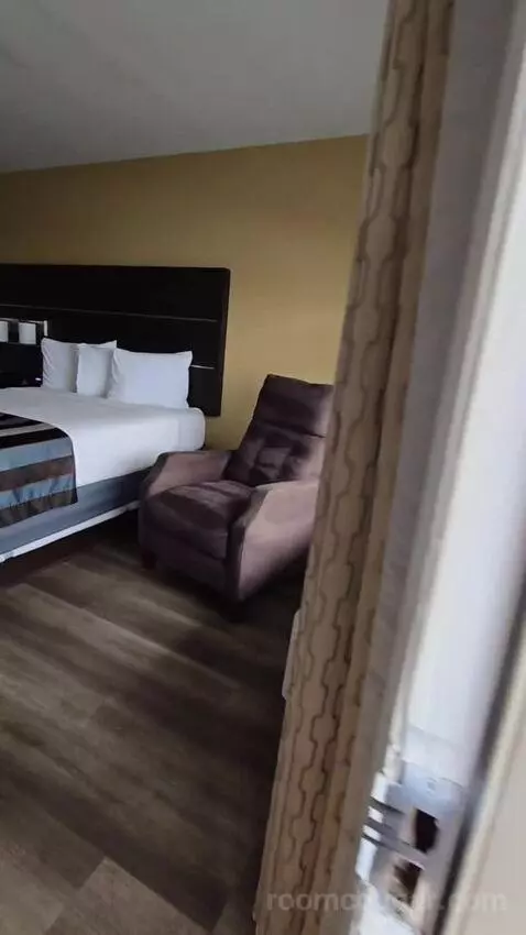 Queen Room with Two Queen Beds (#127) bed picture #1