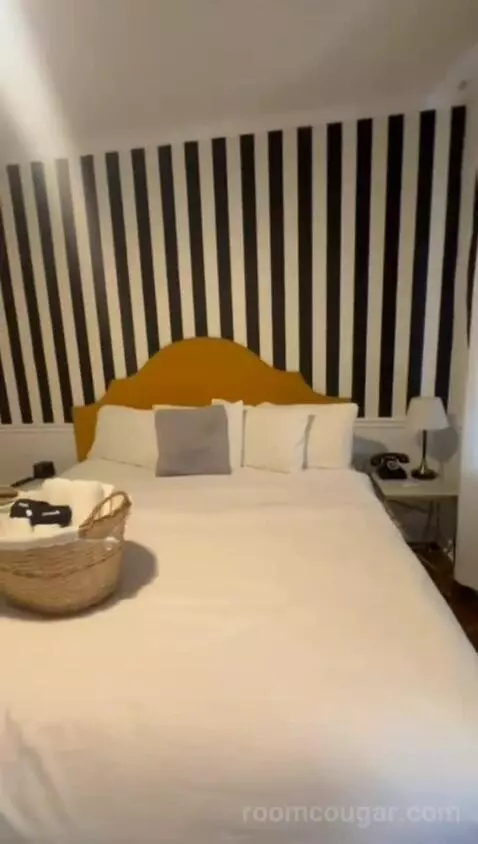 King Standard (#105) bed picture #3