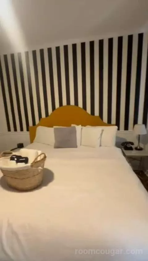 King Standard (#105) bed picture #4