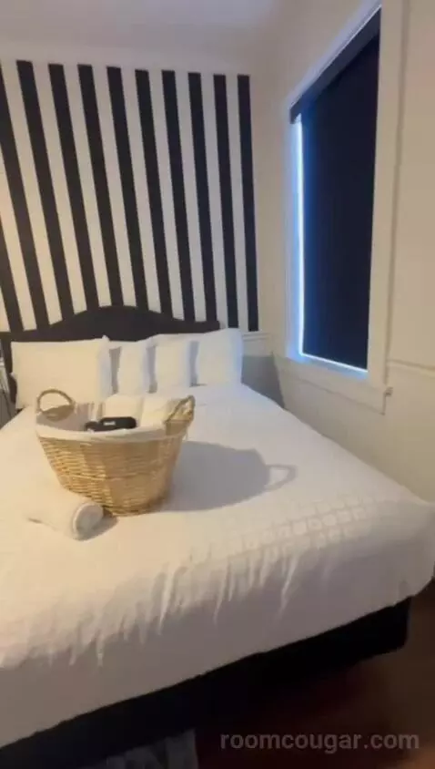 Double Queen (#103) bed picture #2