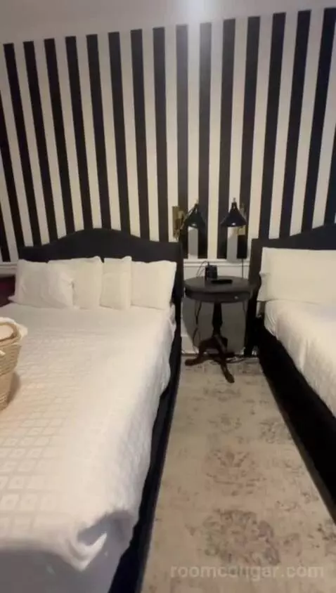 Double Queen (#103) bed picture #5