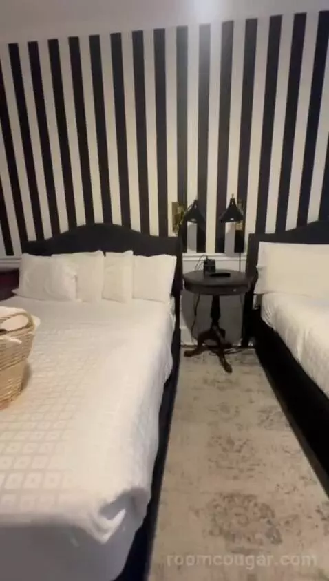 Double Queen (#103) bed picture #6