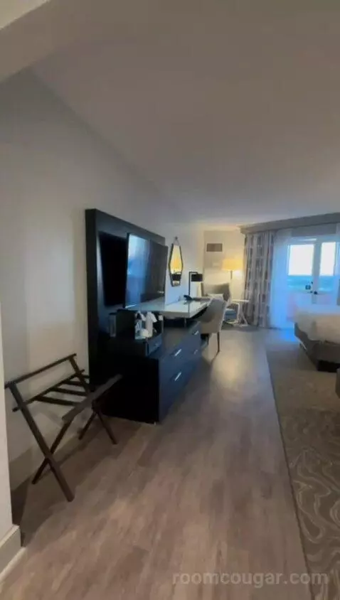 Premium Bay View Tower, Guest Room, 2 Queen (#566) view picture #1