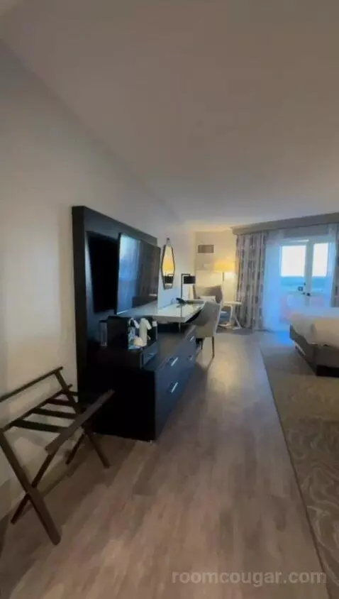 Premium Bay View Tower, Guest Room, 2 Queen (#566) view picture #4