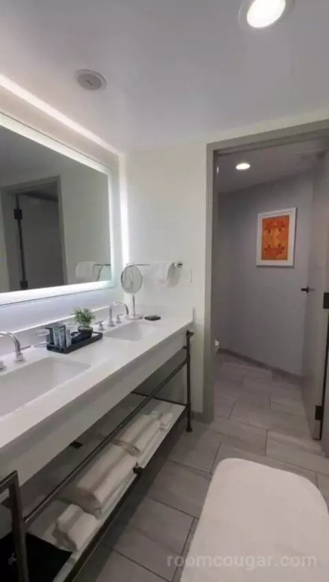 Premium Bay View Tower, Guest Room, 2 Queen (#566) bathroom picture #10