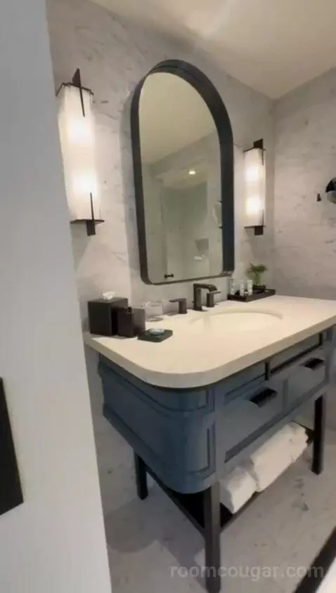 Presidential King Suite with Bay View - Top Floor/Tower (#361) bathroom picture #1