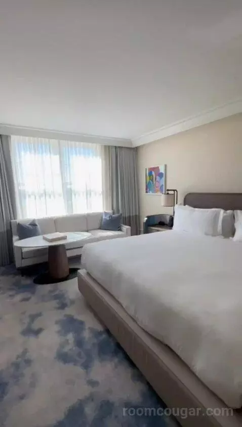 Deluxe Guestroom with Resort Views, Historic Building, 1 King (#539) bed picture #1