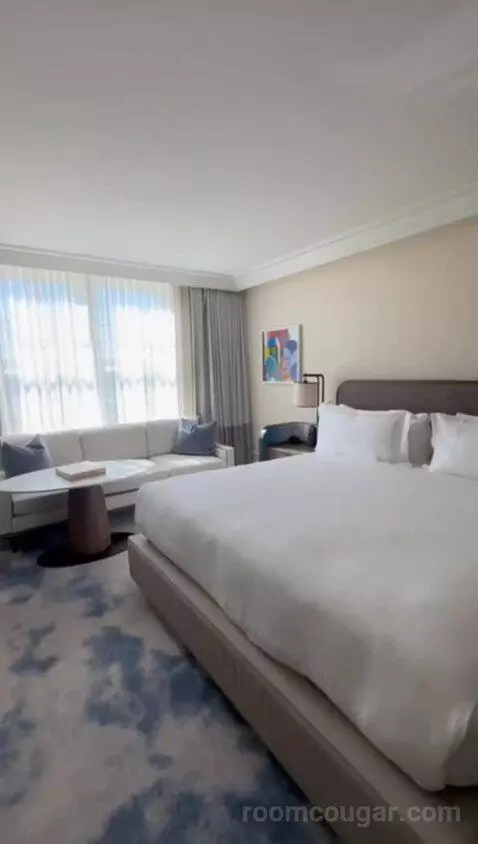 Deluxe Guestroom with Resort Views, Historic Building, 1 King (#539) bed picture #2
