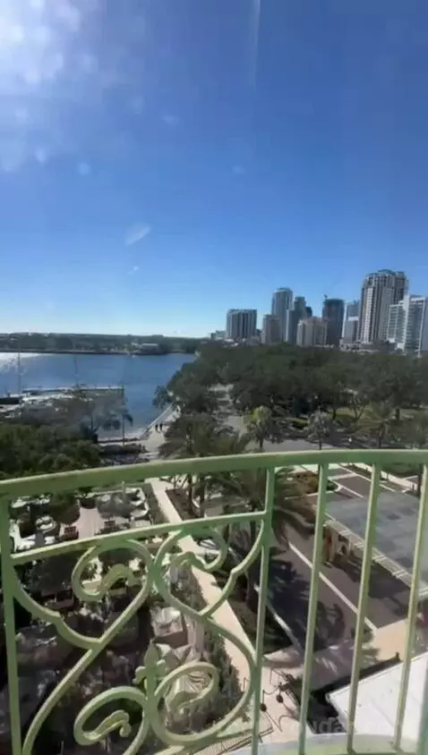 Premium Guestroom with Bay View, Historic Building, High Floor, 1 King (#647) view picture #6