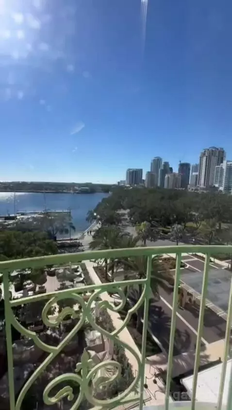 Premium Guestroom with Bay View, Historic Building, High Floor, 1 King (#647) view picture #7